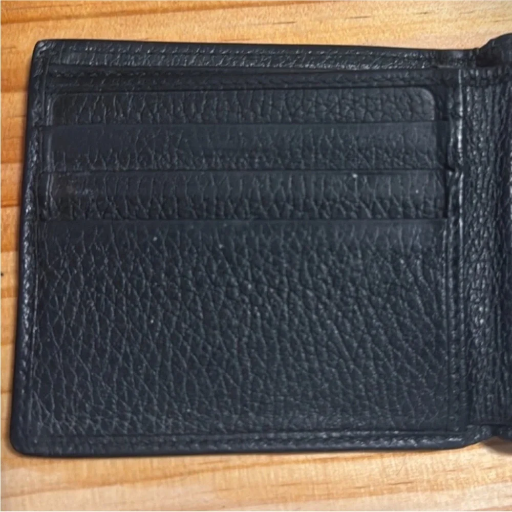 Authentic Gucci luxury designer signature black leather men’s wallet